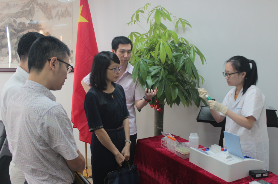 佛山市南海區(qū)食品藥品監(jiān)督管理局領導一行蒞臨我司調(diào)研